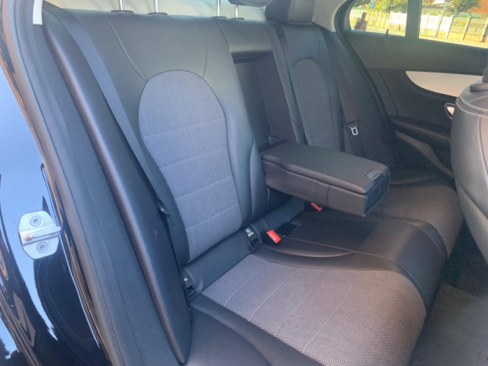 MERCEDES-BENZ C220