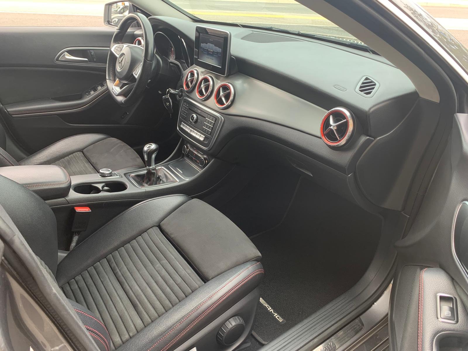 MERCEDES-BENZ CLA 200d PREMIUM AMG PACK