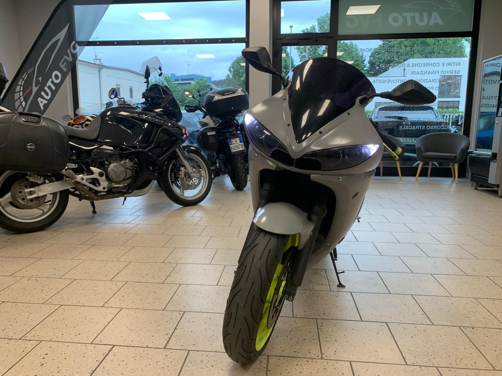 YAMAHA R6